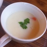 カフェ＆ビア　あるかアるか - クリームシチュー♪
      スープだと思ってたら、ゴロッと具が入ってて、濃厚な味わいでした☆