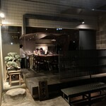 KAN - 突然お店が見つかります。iPhoneなので明るく撮れてますが、実際は真っ暗な中に窓の灯りがぼうっと現れる感じです。