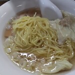 柏屋 - 麺は普通の業務用多加水麺