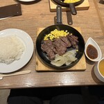 神田の肉バル RUMP CAP - 肩ロースステーキ