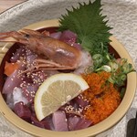 Shirakaba - ハマチ・サーモン切り落し海鮮丼
                        ゴロゴロのネタたちだよ