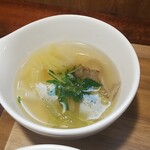 キッチン ブルー グローブ - 白菜スープのアップ