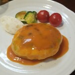 キッチン ブルー グローブ - 海老のつみれと枝豆のハンバーグのアップ