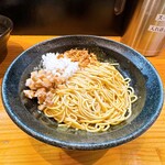 自家製麺 TANGO - 購入は100円玉を４枚重ねずにカウンターへ最初に並べます