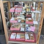 うさぎや - 店頭のショーケース