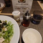 セアブラノ神 - まぜそばの〆ご飯とリンゴ酢と辣油