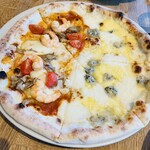 GOOD CHEESE GOOD PIZZA - きのこと海老・クワトロフォルマッジハーフピッツァ