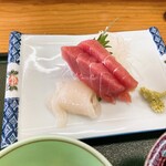 稲安 - マグロとイカの刺身