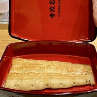 入谷鬼子母神門前のだや - 匠の鰻 兼光（極特大） 三河一色産
                    お重一段目は白焼き♪