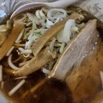 らーめん縁屋 - 醤油ラーメン 熱がぬるかった