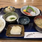 Horiuchi Shiyokudou - 刺身定食