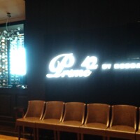Prime42 steakhouse & sky bar - 店舗入口右側