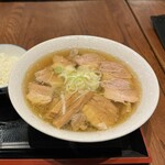 麺とおばんざいとお酒のお店 佳什 - 肉中華そば（塩）¥1180、半ライス無料