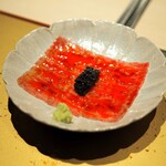 肉懐石 凜然 - 丹波牛のサーロインのユッケ　キャビアのせ