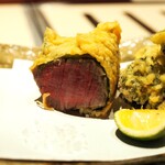 肉懐石 凜然 - 但馬牛ヒレの大葉巻き天麩羅、菜の花の天麩羅