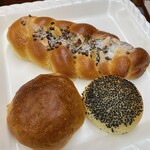 フレッシュベーカリー ノア - 豆パン ごまあんぱん アーモンドチョコ