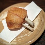 YAKITORI 燃 es - 手羽の唐揚げ　下味に一晩漬け込んだ後、粉を振り、扇風機で表面を乾かすからこそ、至高のパリジュワ～が生まれる・・・寡黙で孤高な変態ぶりです。