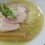 らあめん サンド - 比内地鶏とシャモロックの塩らあめん（アップ）