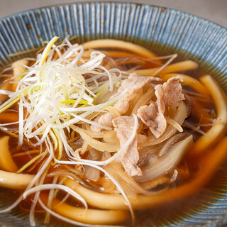 We also offer Osaka local food extra-thick udon♪