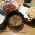 天ぷら よこい - かき揚げ定食。この他に野菜の天ぷらがつきます。