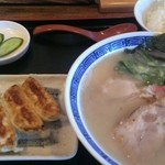 四六三 - 餃子ととんこつラーメンのセット