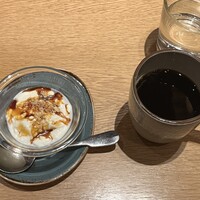 オービカ モッツァレラバー 横浜店 - パンナコッタ。コーヒー。