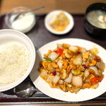 上海料理佳樹園 - 鶏肉とカシューナッツ炒め定食