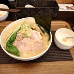 ラーメンレストラン ハヤシ - 白味噌ラーメン、¥980。