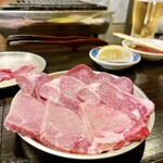 Taishuu Horumon Yakiniku Jun - タン3種盛り1870円