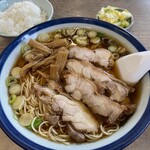 いろは食堂 - 中華そば　大盛　半ライス