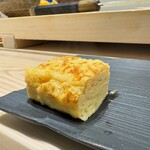 鮨割烹 六本木 亀甲 - 出来立てのアツアツ玉子焼き