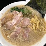 流行るより愛される一杯を - 背脂中華そば   880円