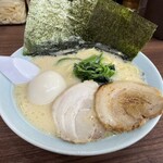 Yokohama Ie Keira-Men Konshinya - 魂心らーめん醤油