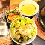 KOREAN DINING LEE - サラダ、キムチ、玉子スープも美味しい。