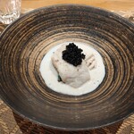 Kashu - 半生仕立の鱈 ほうれん草のバターソテー
      白ワインソース キャビア