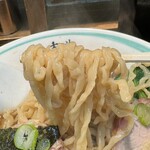 麺壱 吉兆 - ピロピロもちもちの自家製平打ちちぢれ麺の食感も素晴らしい！