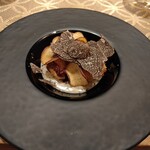 Kashu -  フリット 紅はるかのチップス 黒トリュフ
      
      白ワインソース