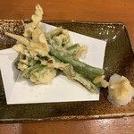 Kisaizen Suishin - アスパラの天婦羅１１００円。時間とともにべちゃっとする衣で。。。