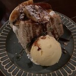 アナログ カフェ ラウンジ トーキョー - シフォンケーキとバナナとバニラアイス