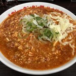 元祖カレータンタン麺 征虎 - トマトカレー坦々麺、大辛用唐辛子パウダー
            