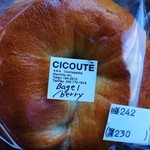 CICOUTE BAKERY  - ベリーのベーグル