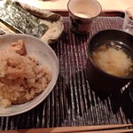 豊後もん 江とう - 食事はこれまた郷土料理の鶏めし。牛蒡の香りと鶏の旨味がすんごい♪　米も美味しいなぁ。あきさかりという献上米だそうです。海苔や自然薯トロロはお好みで。海苔は冷麺に添えたヤツとは違うのを使う凝りよう。