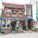 Hamburger Steak Senmon Ten IZUTSUYA - 正面から。1階は別のお店です。