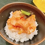 味享 - キングサーモンのハラスご飯