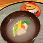 味享 - お椀です。何の真薯かな？