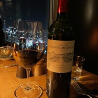 ザ タヴァン グリル＆ラウンジ - 