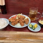 園春 - 唐揚げ定食とウーロンハイ