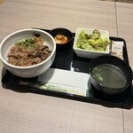 domburiandochigetoppabu - 牛カルビ丼 大盛、サラダセット
