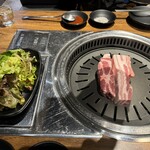 Yopu No Ou Buta Shio Yaki Mai Mai Chikin - サムギョプサルとロース