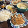 俺流餃子楼飯店 - 料理写真:【名物俺流餃子定食】
『俺流餃子8個』
『ミニ麻婆』
『ライス』
『スープ』
『おしんこ』

『半麺セット(塩)』